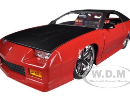 Camaro 1985 IROC-Z Red 1/24 Diecast Car Model