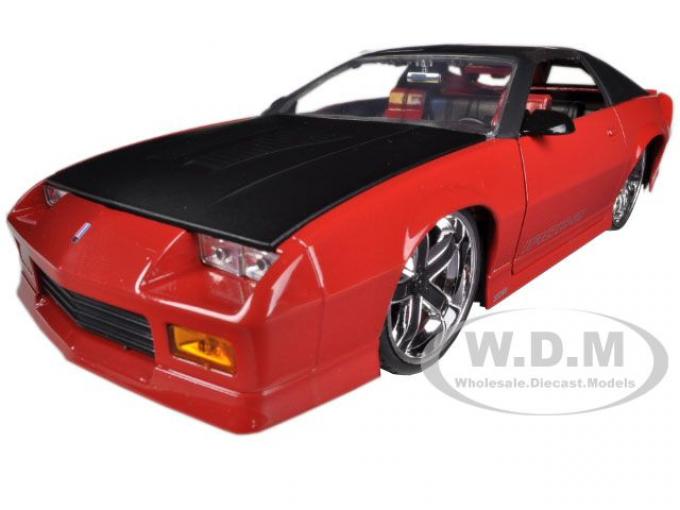 Camaro 1985 IROC-Z Red 1/24 Diecast Car Model